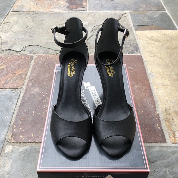 Seychelles Shoes - Seychelles Peep Toe Pump - Black Leather, size 7